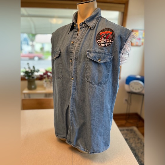 2017 OFFICIAL STURGIS MOTORCYCLE RALLY BUTTON DOWN SLEEVELESS SHIRT - Picture 3 of 8